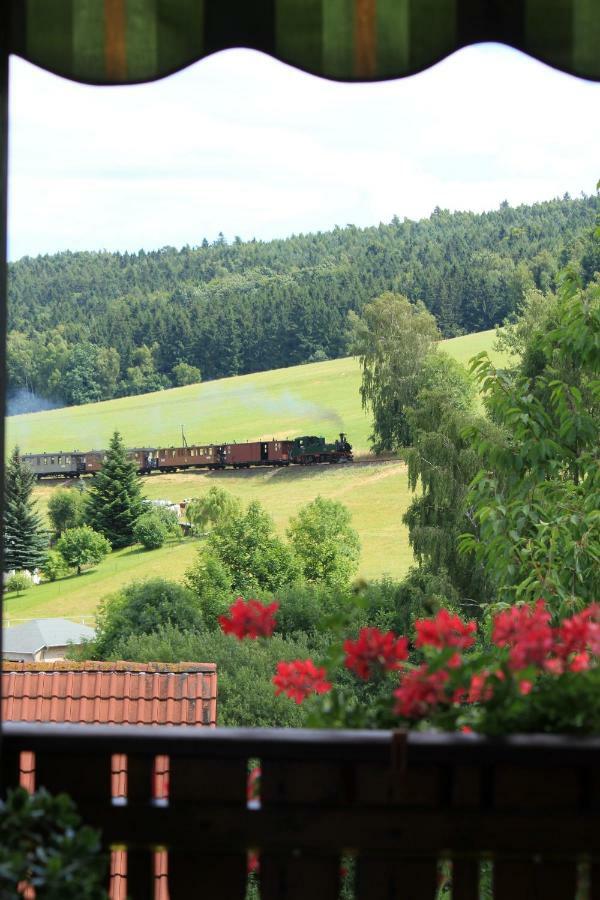 Ferienwohnung Bahnelblick ヨンスドルフ エクステリア 写真